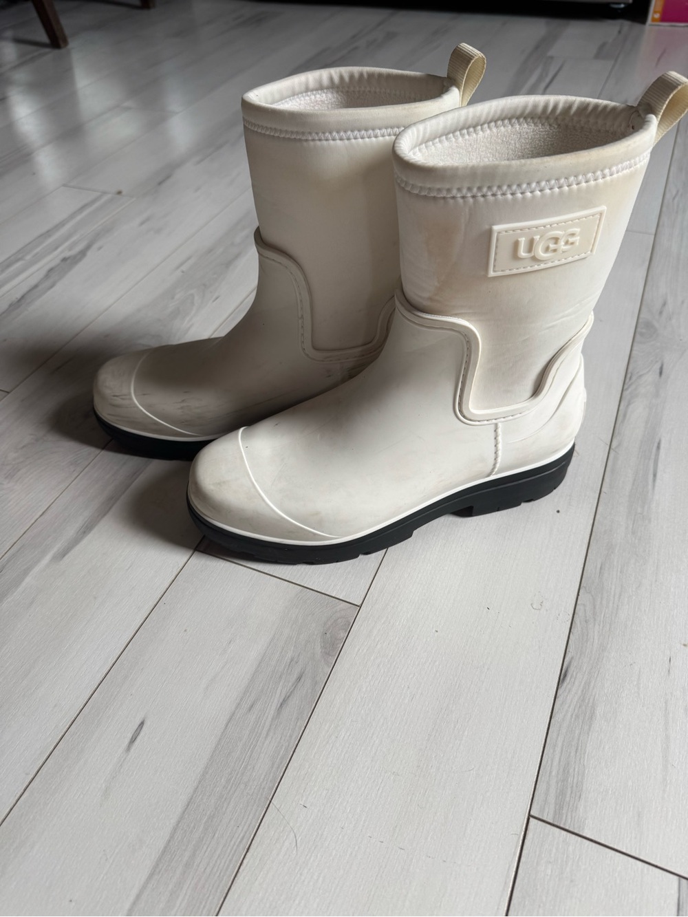 Ugh Waterproof Rain/Snow Boot - Picture 2 of 7
